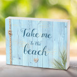 Blaues Küstenrustikales Holz bringt mich zu Beach  Holzkisten Schild<br><div class="desc">Behalt dir das ganze Jahr über die Erinnerungen, die du im Sommer mit diesem hellblauen Strandwald mit Segel-, Korallenherz- und Küstengraskarton nah hast. Behalt dir das nah und mach dich bereit, dich zurück zu deinem liebsten Happy Place zu bringen. Das echte Holz verleiht diesem Kunstwerk eine Vintage Patina. Ideal für...</div>