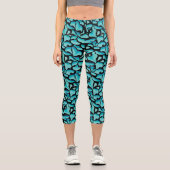 Blaues Leaf-Wiederholmuster Capri Leggings (Vorderseite)