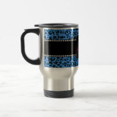 Blaues Leopardmuster des Monogramms Reisebecher (Links)