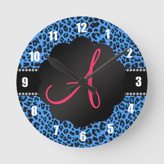Blaues Leopardmuster des Monogramms Runde Wanduhr (Vorderseite)