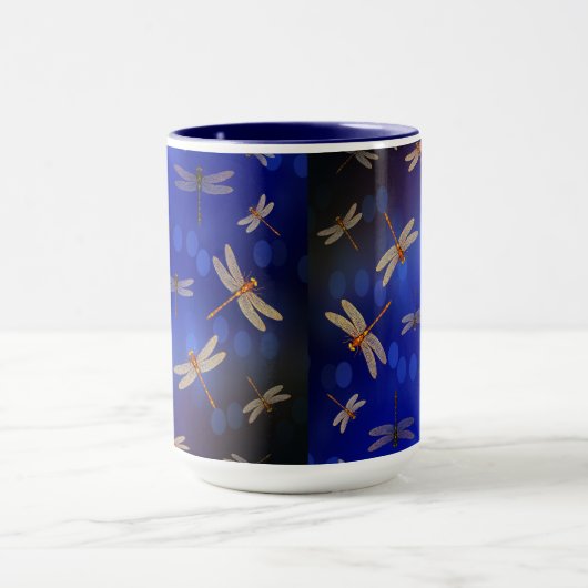 Blaues Libellen-Muster, Tasse des Kaffees (Zentrum)