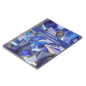 Blaues, lila, weißes Monogramm abstraktes Stripmus Notizblock (Linke Seite)