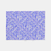 Blaues Luminous-Netz mit Blume 02b Offwhite BG Fleecedecke (Vorderseite (Horizontal))
