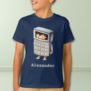 Blaues Mathe-Nerd-Kind in Rechneranzug illustriert T-Shirt