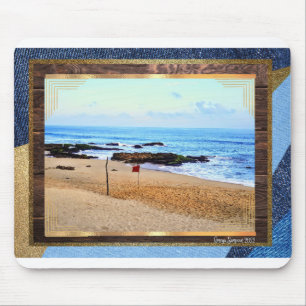 Blaues Meer und rote Flagge Mousepad