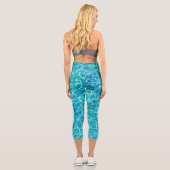 Blaues Meer Wasser mit Glitzern Capri Leggings (Rückseite)