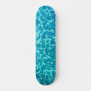 Blaues Meer Wasser mit Glitzern Skateboard