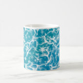 Blaues Meerwasser mit Schneeflocken Kaffeetasse (Mittel)