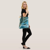 blaues Metallblatmuster Tasche (Am Model)