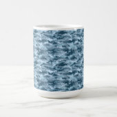 Blaues militärisches pixeliges Tarnmuster Kaffeetasse (Mittel)