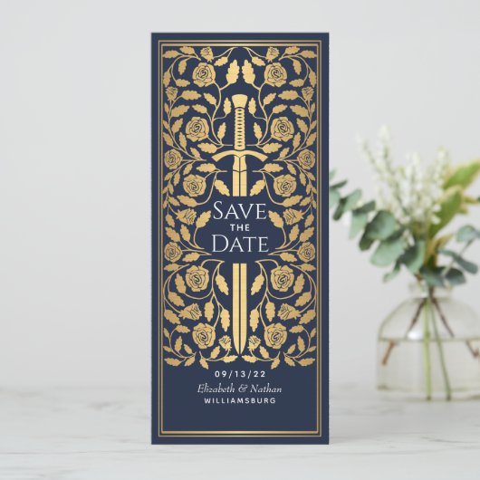 Blaues mittelalterliches Schwert Save the Date Ein Einladung (Stehend Vorderseite)