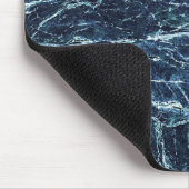 Blaues modernes Marmormuster Mousepad (Ecke)