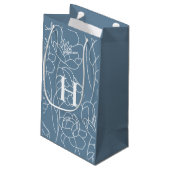 Blaues modernes Wildblumen-Monogramm Kleine Geschenktüte (Rückseite Schrägansicht)