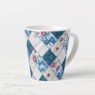 Blaues modisches rustikales Muster aus Stoffresten Milchtasse