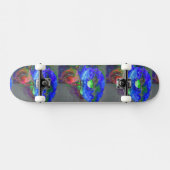 Blaues Mohn, blaue abstrakte Blume Skateboard (Horizontal)