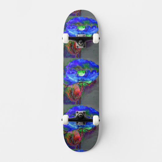 Blaues Mohn, blaue abstrakte Blume Skateboard (Vorderseite)