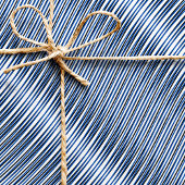 Blaues Moiré Streifen Optische Illusion Abstrakt Geschenkpapier