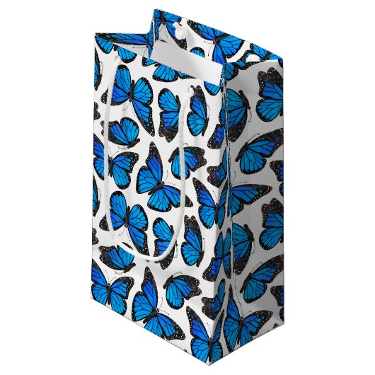 Blaues Monarchfalter-Muster Kleine Geschenktüte (Vorderseite Schrägansicht)