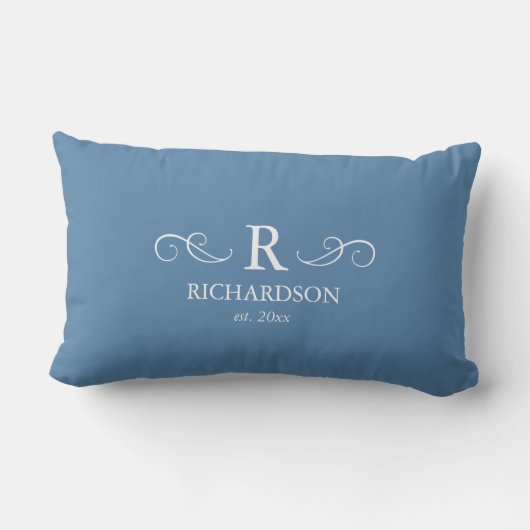 Blaues Monogramm Lumbar Pillow Lendenkissen (Rückseite)