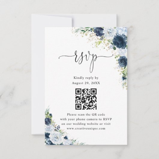 Blaues Navy-Blumen-Hochzeitswebsite QR-Code RSVP  Karte (Vorderseite)