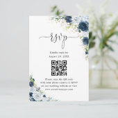Blaues Navy-Blumen-Hochzeitswebsite QR-Code RSVP  Karte (Stehend Vorderseite)