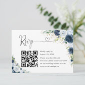 Blaues Navy-Blumen-Hochzeitswebsite QR-Code RSVP Karte (Stehend Vorderseite)