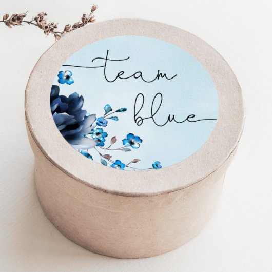 Blaues oder rosa Blumengeschlecht offenbart Teambl Runder Aufkleber