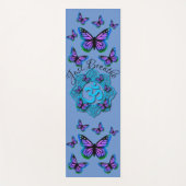 Blaues Ohr-Mandala-Design mit lila Schmetterlingen Yogamatte (Vorderseite)