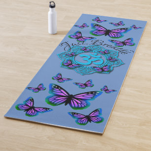 Blaues Ohr-Mandala-Design mit lila Schmetterlingen Yogamatte