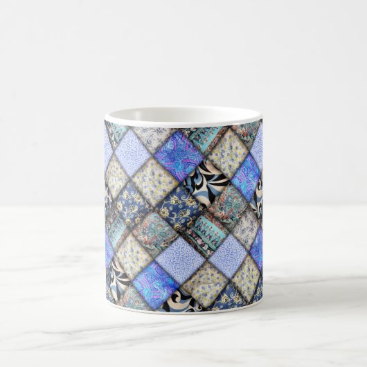 Blaues Patchwork Aussehen Quiltmuster Kaffeetasse (Mittel)