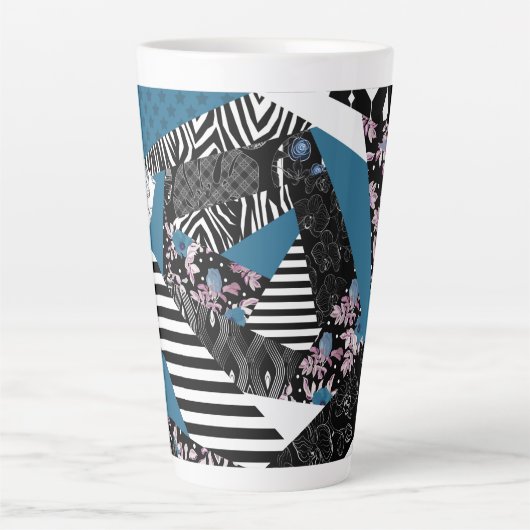 Blaues Patchwork, beliebt, Patchwork, Folk, rustik Milchtasse (Vorderseite)