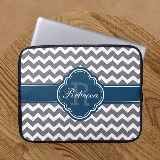 Blaues Quatrefolienmonogramm Graues Zickzack Muste Laptopschutzhülle