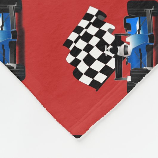 Blaues Rennfahrzeug mit Checkflagge Fleecedecke (Ecke)