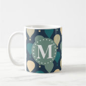Blaues Retro-Heißluftballon-Muster Monogram Kaffeetasse (Links)