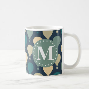 Blaues Retro-Heißluftballon-Muster Monogram Kaffeetasse