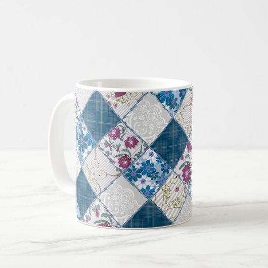 Blaues, rustikales Muster aus Stoffschrott Kaffeetasse (Vorderseite Links)