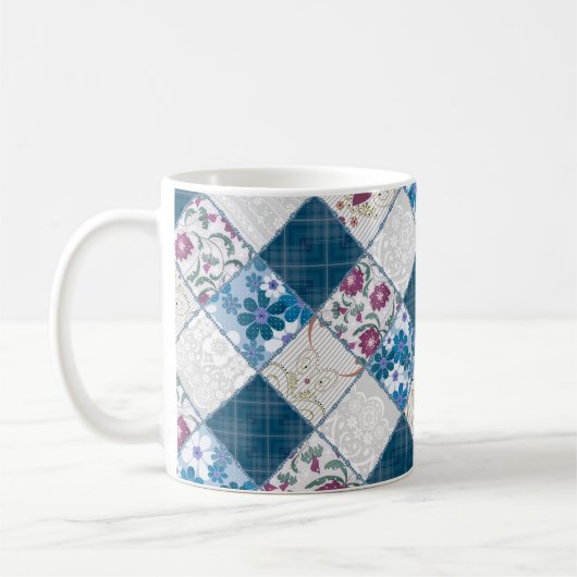 Blaues, rustikales Muster aus Stoffschrott Kaffeetasse (Links)