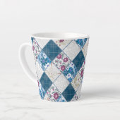 Blaues, rustikales Muster aus Stoffschrott Milchtasse (Linke Ecke)