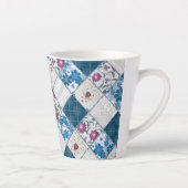 Blaues, rustikales Muster aus Stoffschrott Milchtasse (Rechts)
