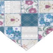 Blaues, rustikales Muster aus Stoffschrott Tischdecke (Schrägansicht)