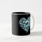 Blaues Schädel-Herz Zweifarbige Tasse (VorderseiteRechts)