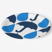 Blaues Schirm- und Raindrop-Muster Pappteller (Schrägansicht)