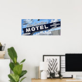 Blaues schluckiges Motel auf Route 66 Retro-Poster Poster (Heimbüro)
