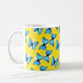 Blaues Schmetterlingsmuster auf gelb Kaffeetasse