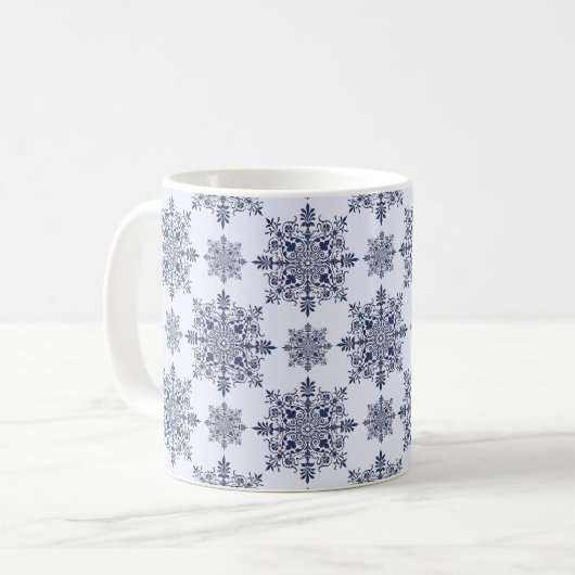 Blaues Schneeflocken-Damaskatmuster Kaffeetasse (Vorderseite Links)