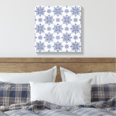 Blaues Schneeflocken-Damaskatmuster Leinwanddruck (Insitu (Schlafzimmer))