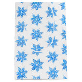 Blaues Schneeflockenmuster Mittlere Geschenktüte (Vorderseite)