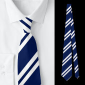 Blaues schwarzes Streifenmuster Krawatte