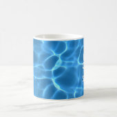 Blaues Schwimmbad Wasser Behalte ruhig und schwimm Kaffeetasse (Mittel)