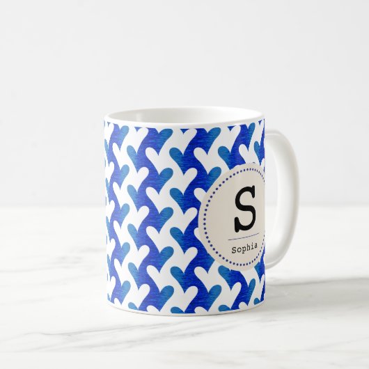 Blaues Seeherz-Muster mit modernem Monogramm Kaffeetasse (VorderseiteRechts)